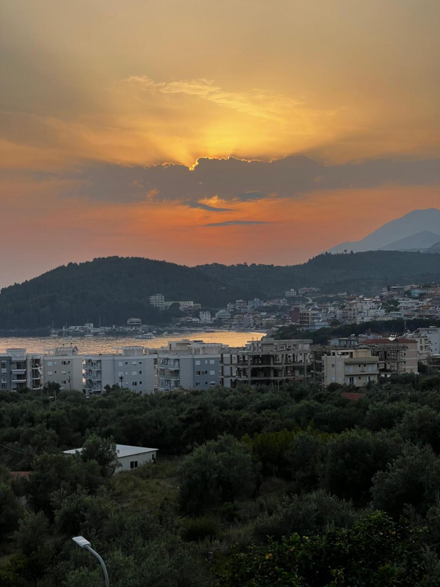 Kalesma Himare Apartment Luaran gambar